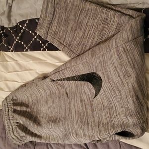 Boys grey nike joggers size 8/10